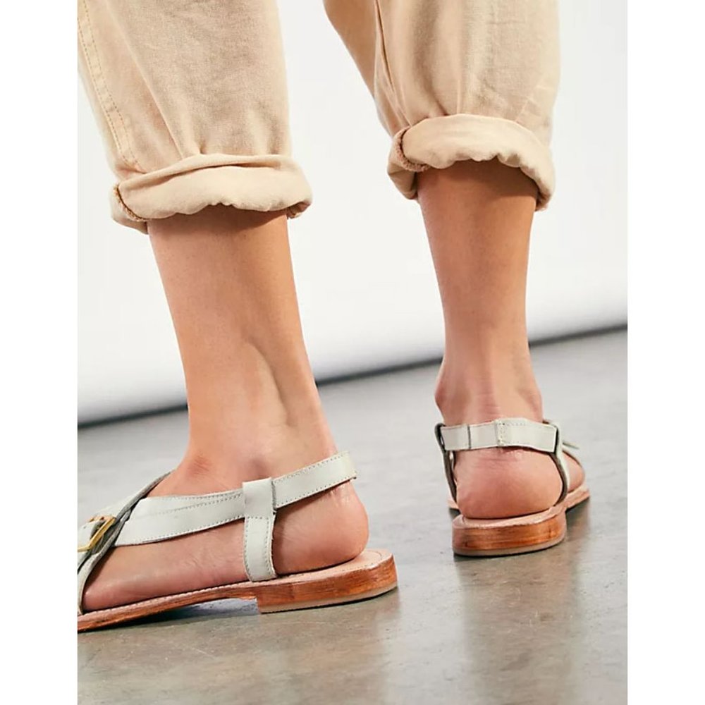 🎉LAST CHANCE🎉 FREE PEOPLE La Risa Flat Sandals / White - Picture 2 of 10